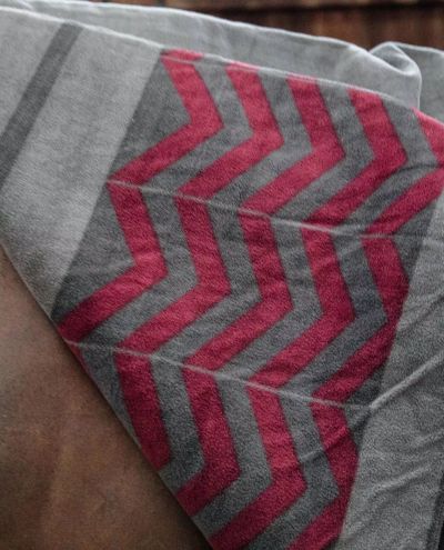 Heavy Fleece Rug Square Fishbone 210x200cm (Grey/Bordeaux)